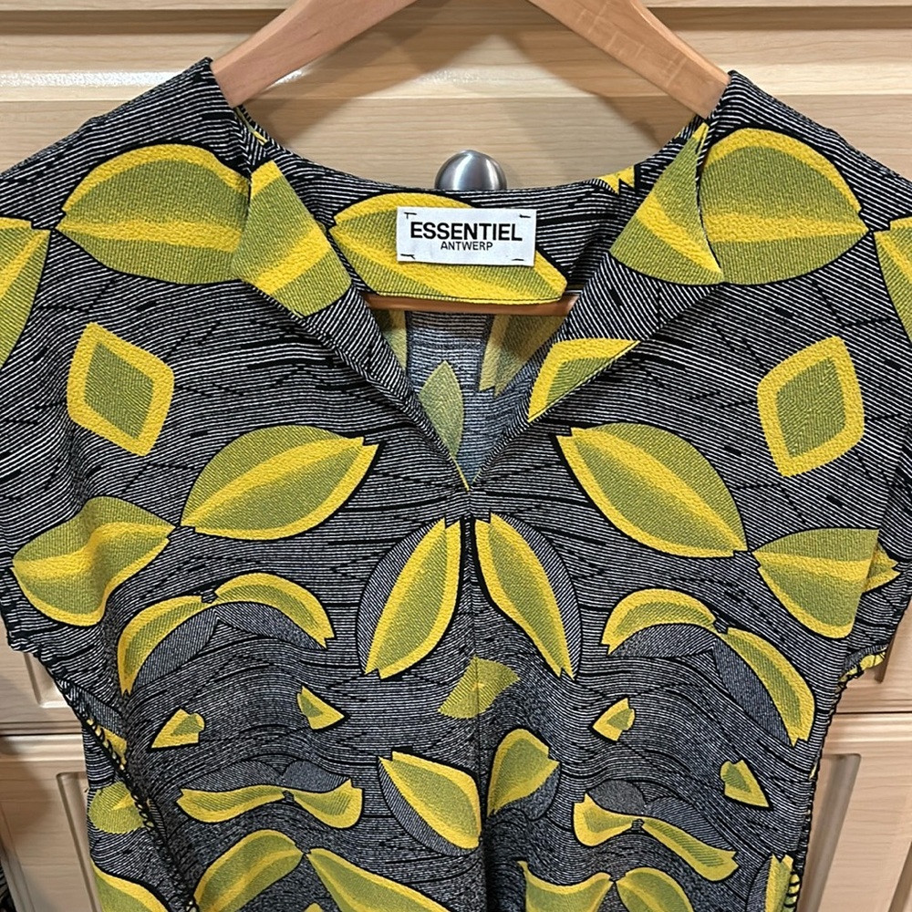 Essential Antwerp top
